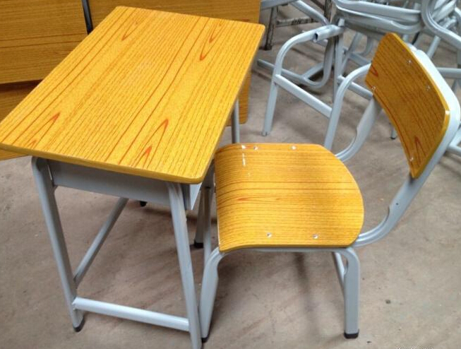 学校课桌椅的分类