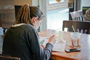 课桌前的“小眼镜”怎么防？